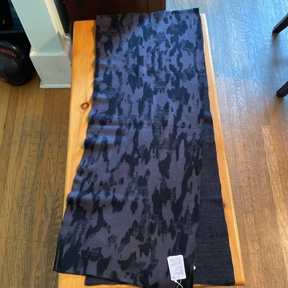 NWOT Lululemon✨ Oversized Camo Jacquard Scarf - Picture 5 of 8